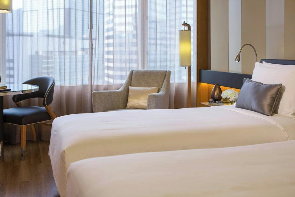 Renaissance Hong Kong Harbour View Hotel by Marriott Room Type - Room, 2 Twin Beds, Garden View