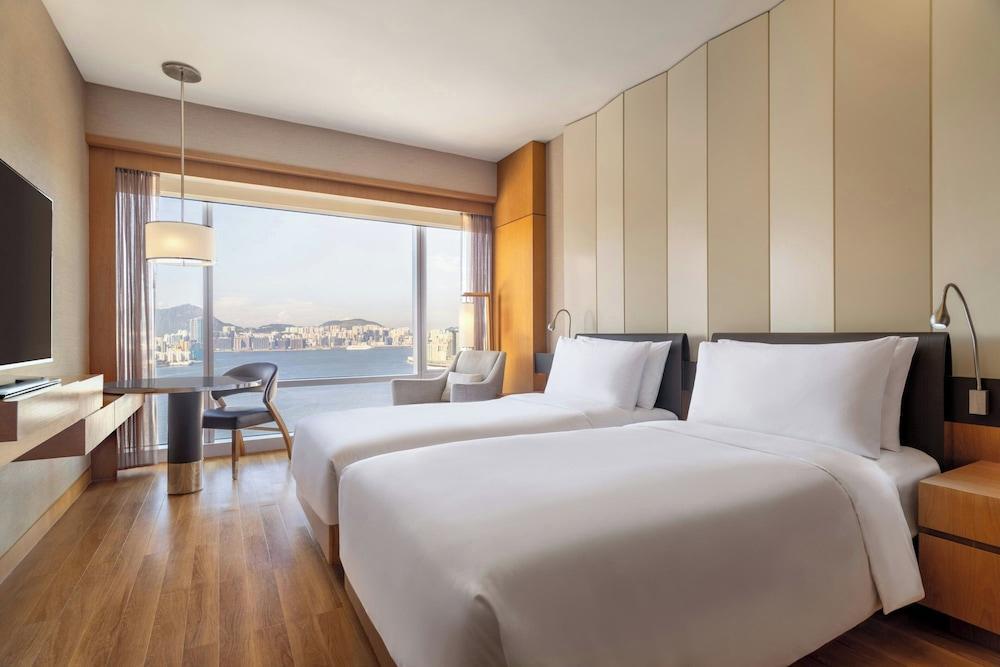 Renaissance Hong Kong Harbour View Hotel by Marriott Room Type - Room, 2 Twin Beds, Harbor View