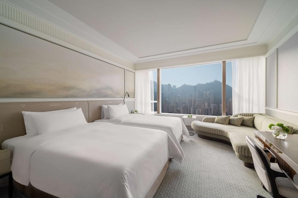 Island Shangri-La Room Type - Grand Premier Peak View Twin