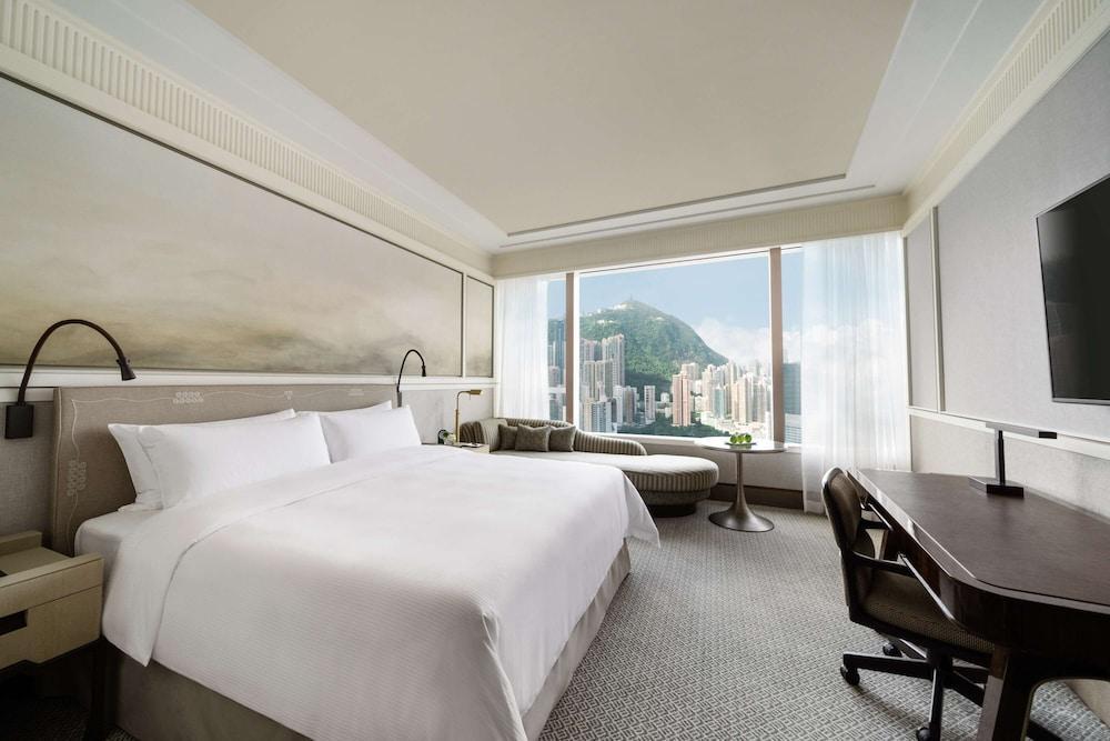 Island Shangri-La Room Type - Grand Premier Peak View 1 King Island Shangri-La Room Type - Grand Premier Peak View 1 King