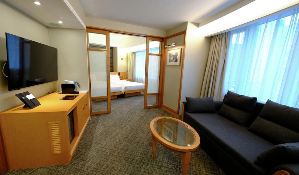 South Pacific Hotel Room Type - Grand Studio - King Bed