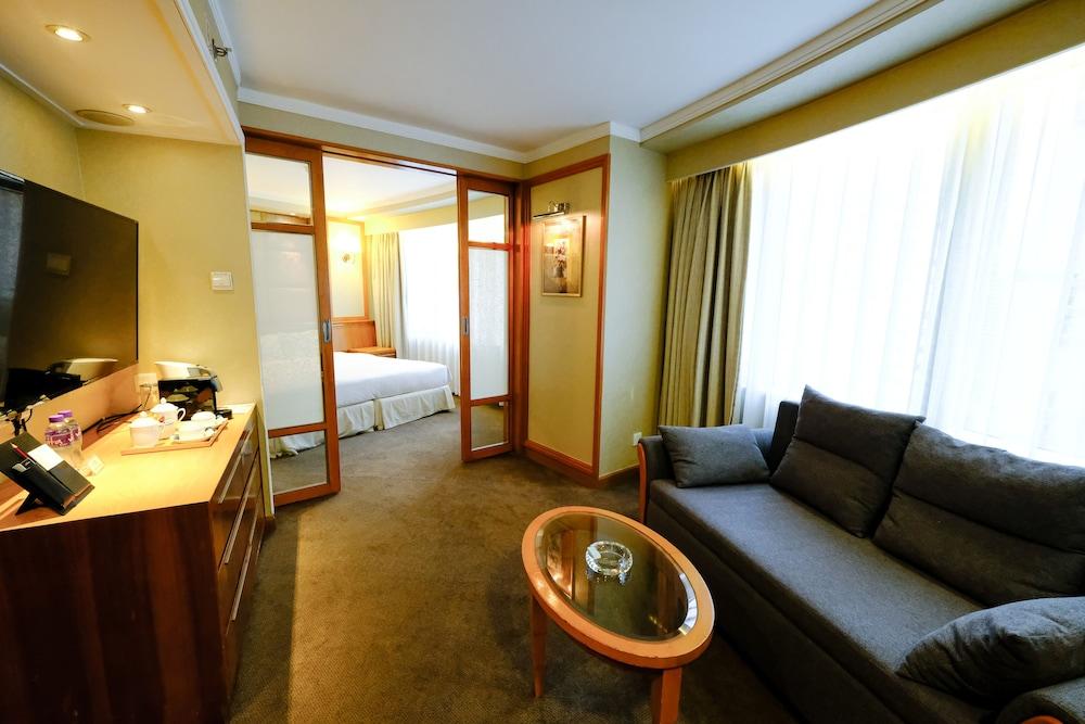 South Pacific Hotel Room Type - Standard Studio - King Bed