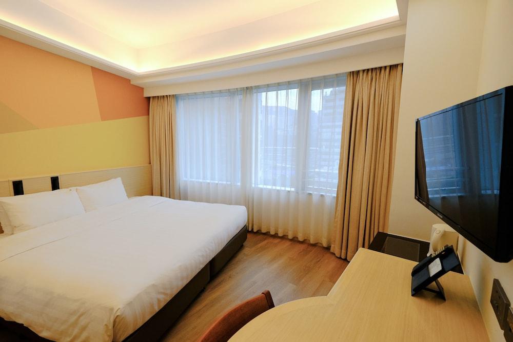 South Pacific Hotel Room Type - Pacific Grand - Double Bed