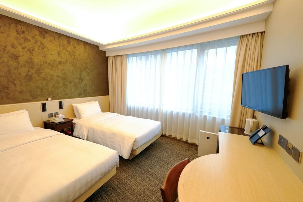 South Pacific Hotel Room Type - Pacific Premier - Twin Bed