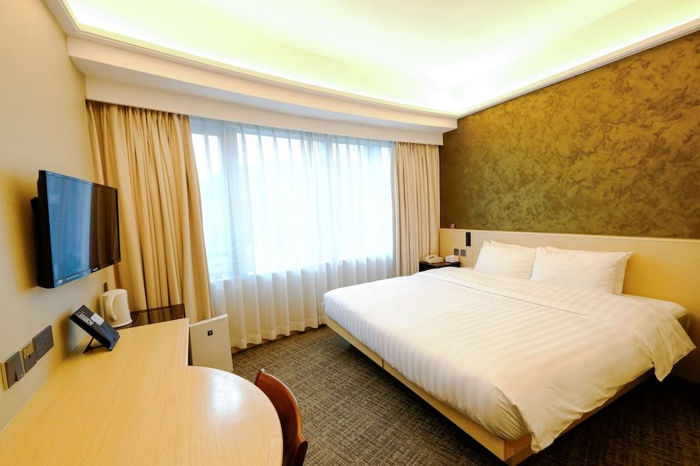 South Pacific Hotel Room Type - Pacific Premier - Double Bed South Pacific Hotel Room Type - Pacific Premier - Double Bed