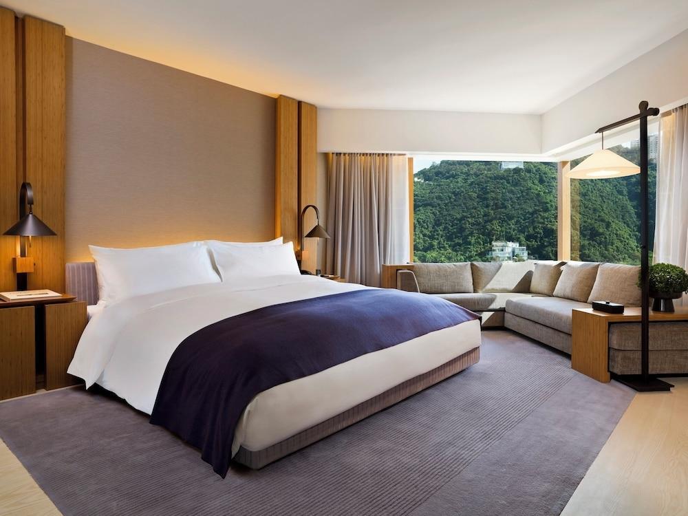 Upper House Hong Kong Room Type - Studio 70 (Island View)