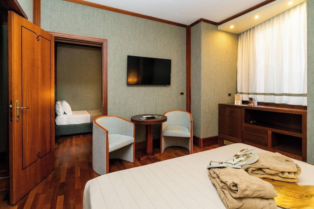 Grand Hotel Duca D'Este Room Type - Quadruple Room Grand Hotel Duca D'Este Room Type - Quadruple Room