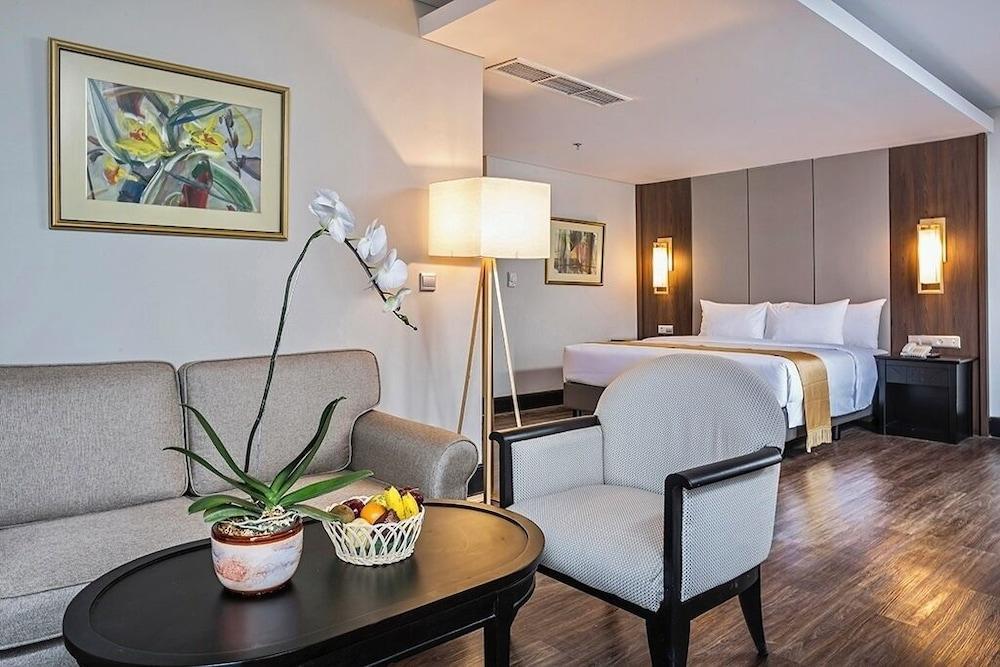 The Acacia Hotel Jakarta Room Type - Executive King
