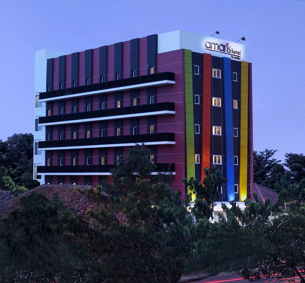 Amaris Hotel Mangga Besar - Tap to explore photos