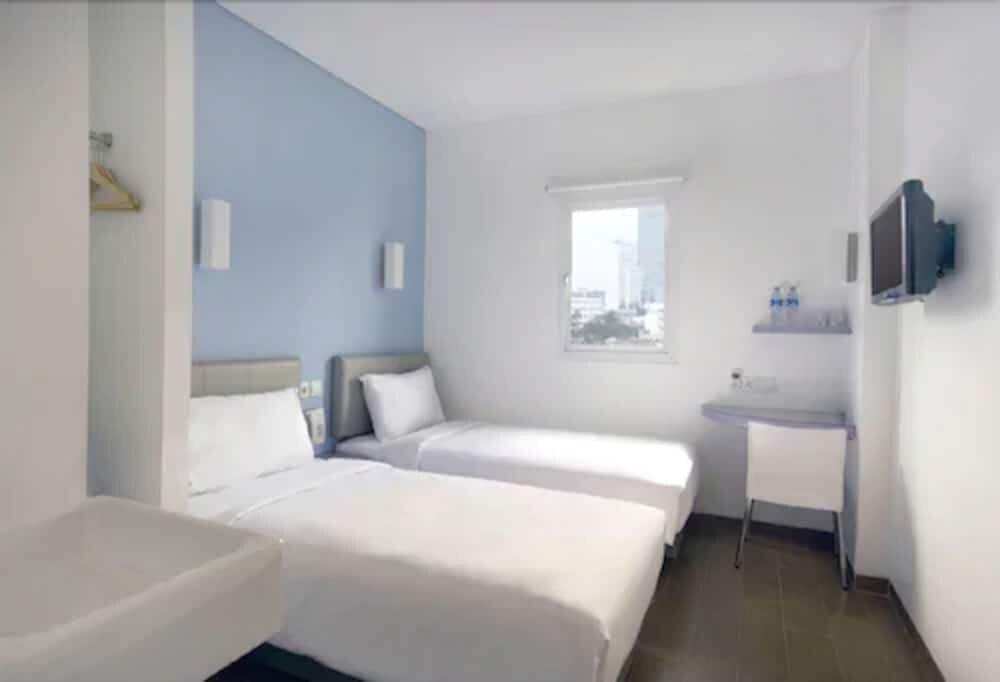 Amaris Hotel Senen Room Type - Smart Room Twin