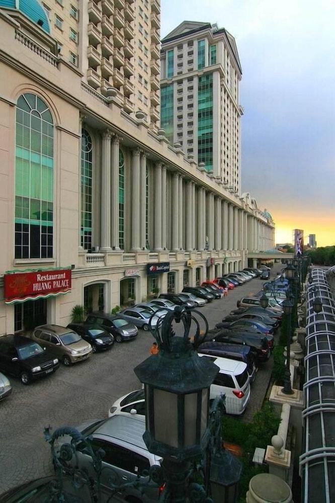 The Bellezza Suites Jakarta - Tap to explore photos