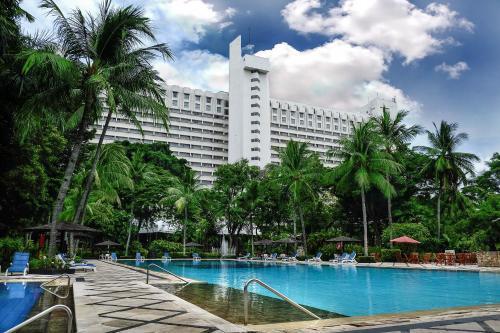 Hotel Borobudur Jakarta - Tap to explore photos