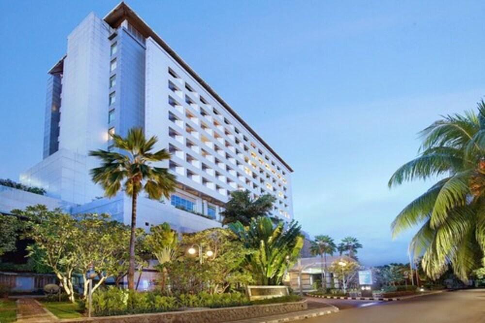 Hotel Bidakara Grand Pancoran Jakarta - Tap to explore photos