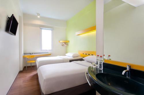 ibis budget Jakarta Menteng - Tap to explore photos