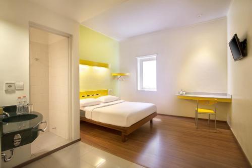 ibis budget Jakarta Cikini - Tap to explore photos