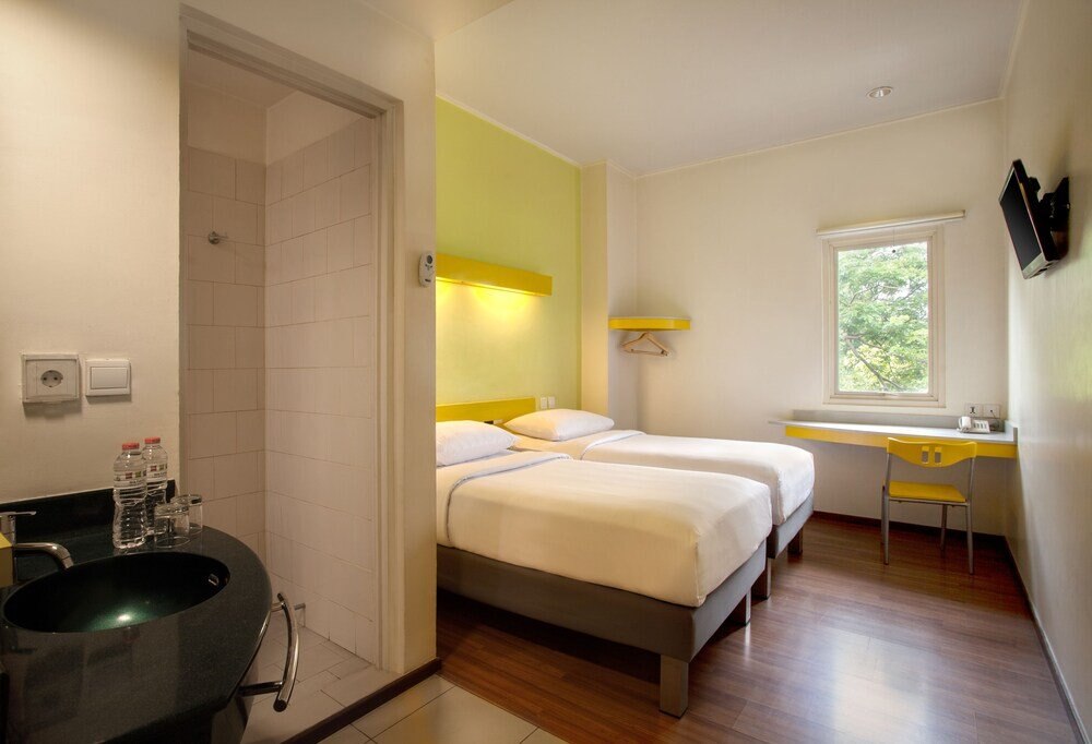 ibis budget Jakarta Cikini - Tap to explore photos