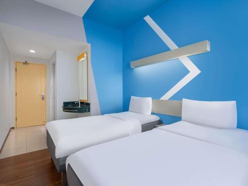 ibis budget Jakarta Cikini Room Type - Double Room with Two Single Beds ibis budget Jakarta Cikini Room Type - Double Room with Two Single Beds