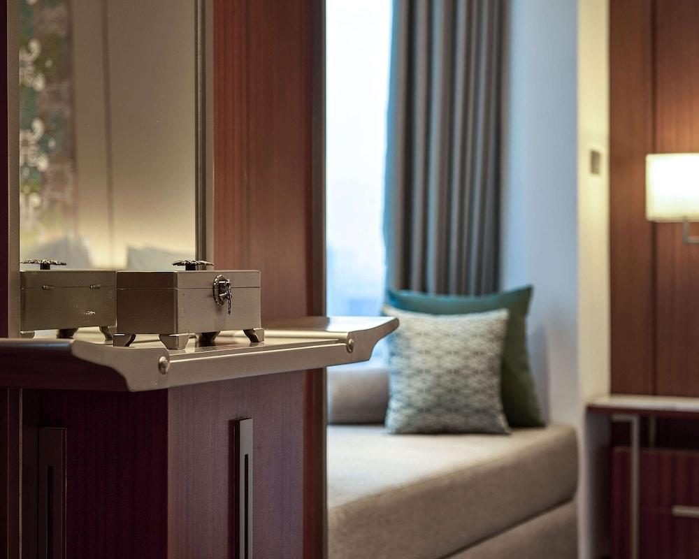 Grand Hyatt Jakarta Room Type - 1 KING BED WITH BUNDARAN VIEW Grand Hyatt Jakarta Room Type - 1 KING BED WITH BUNDARAN VIEW