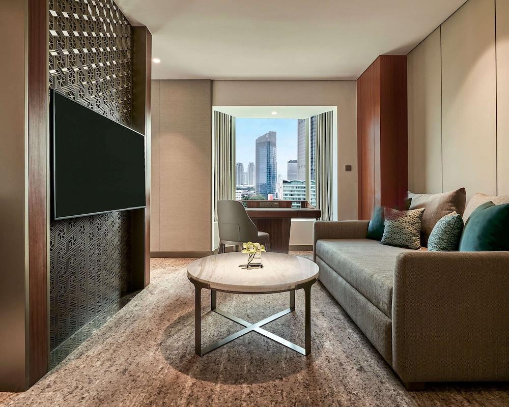 Grand Hyatt Jakarta Room Type - 1 KING BED FAMILY WITH BUNDARAN VIEW