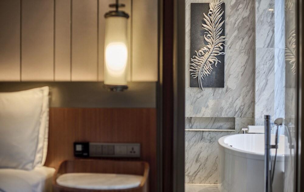 Grand Hyatt Jakarta Room Type - CAPITAL SUITE WITH BUNDARAN VIEW