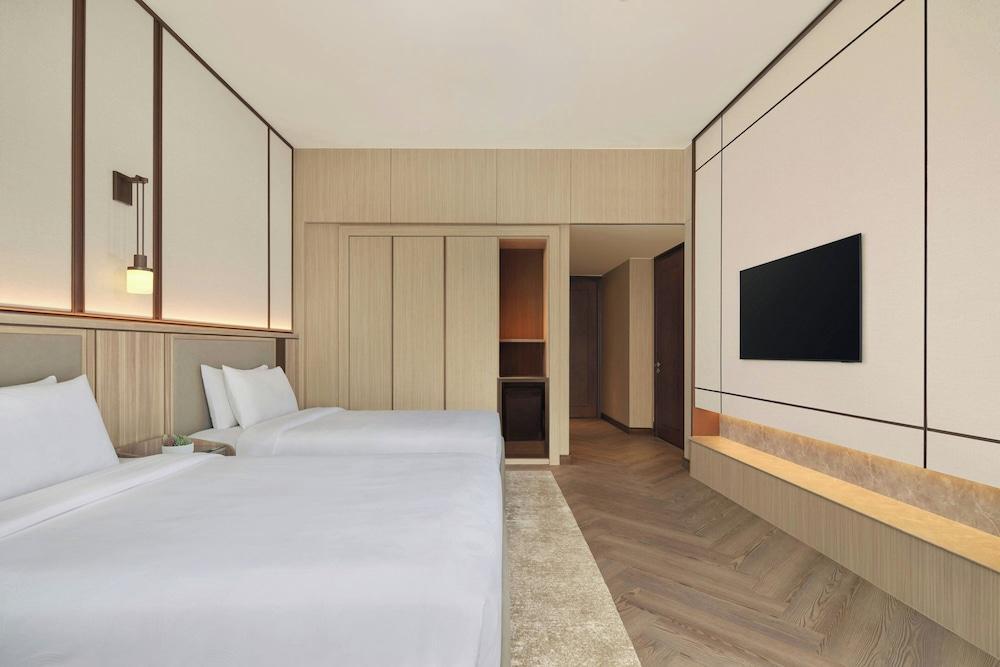 JW Marriott Hotel Jakarta Room Type - Premier Room, 2 Queen Beds