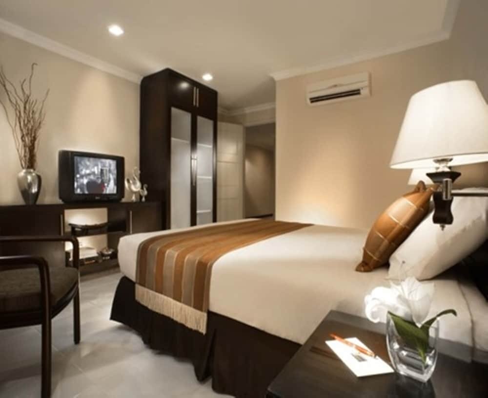 Hotel Kristal Room Type - Three Bedrooms Superior (1 King Bed, 1 Queen Bed and 1 single bed) Hotel Kristal Room Type - Three Bedrooms Superior (1 King Bed, 1 Queen Bed and 1 single bed)