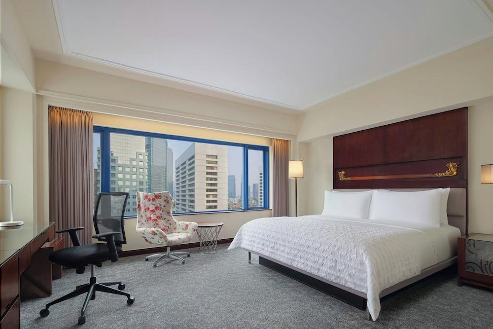 Le Meridien Jakarta Room Type - 1 King Bed, Premier Guest Room