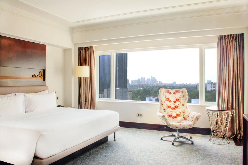 Le Meridien Jakarta - Tap to explore photos