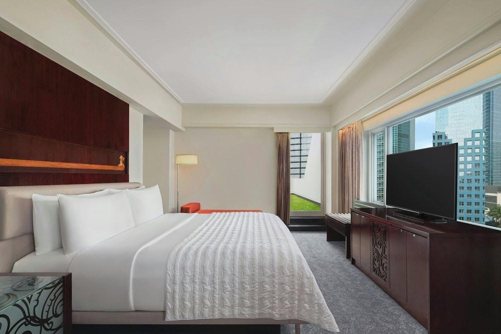 Le Meridien Jakarta Room Type - Diplomatic Suite, Club Lounge Access, 1 Bedroom Larger Suite