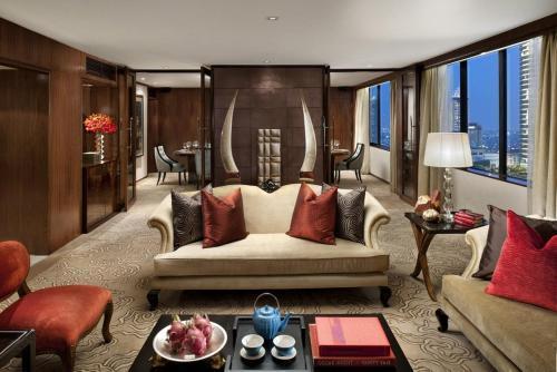 Mandarin Oriental, Jakarta - Tap to explore photos