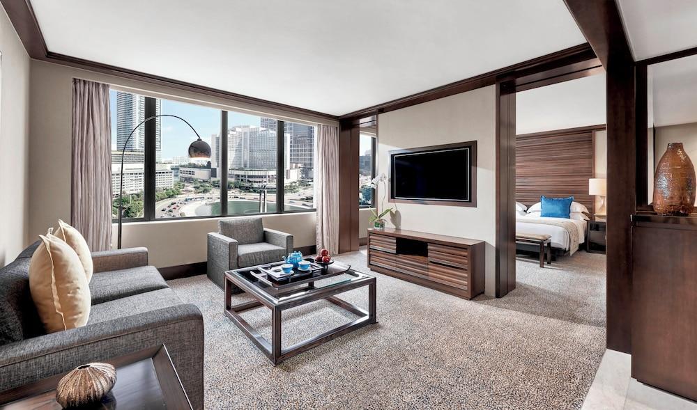 Mandarin Oriental, Jakarta Room Type - Suite, 1 King Bed (Urban, Monument View)