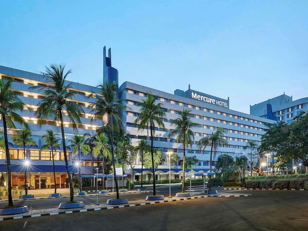 Mercure Convention Center Ancol - Tap to explore photos