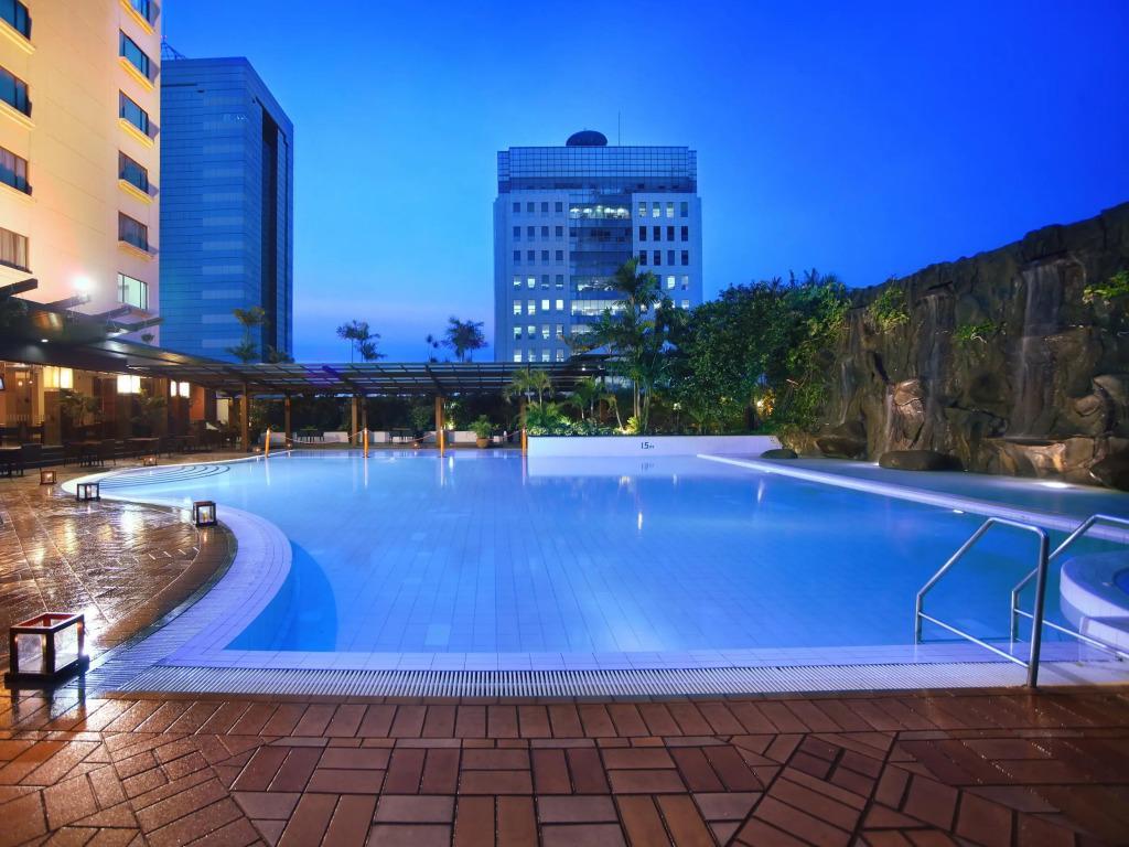 Menara Peninsula Hotel Jakarta Room Type - Deluxe King Room