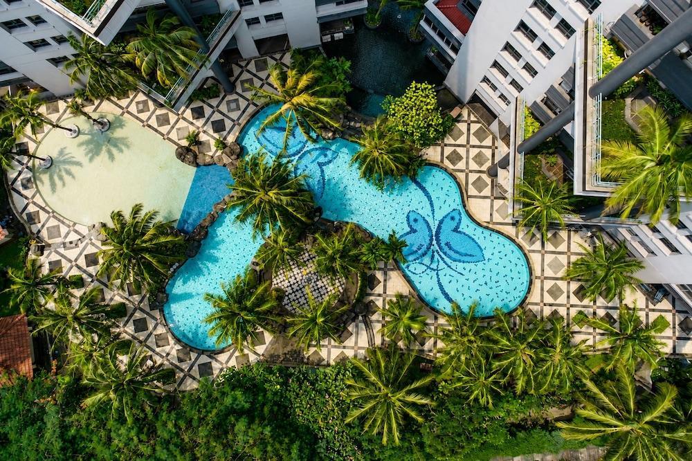 Grand Tropic Suites Hotel