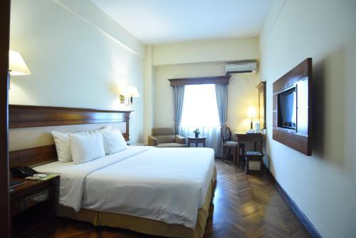 Mega Anggrek Hotel & Convention - Tap to explore photos