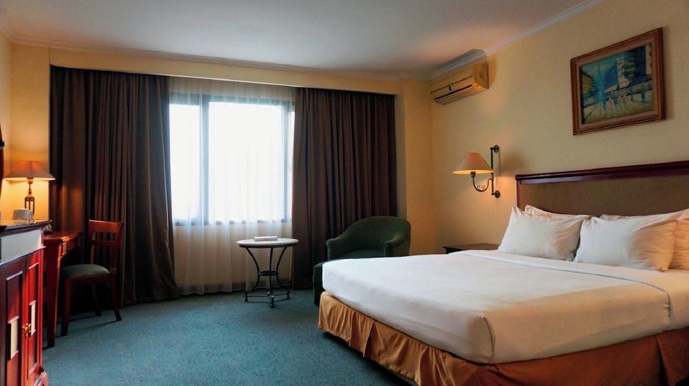 Mega Anggrek Hotel & Convention