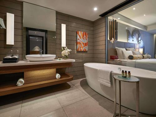 Pullman Jakarta Indonesia Room Type - Grand Deluxe Twin Room