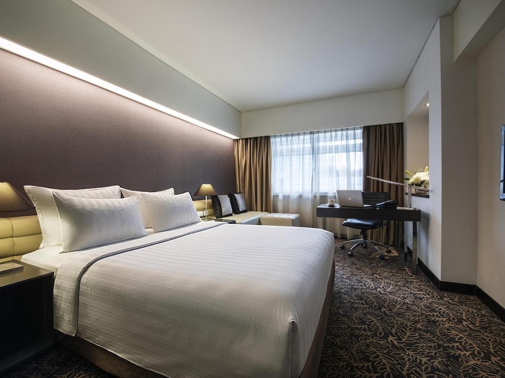 Pullman Jakarta Indonesia Room Type - SUPERIOR ROOM, 1 Queen Size Bed