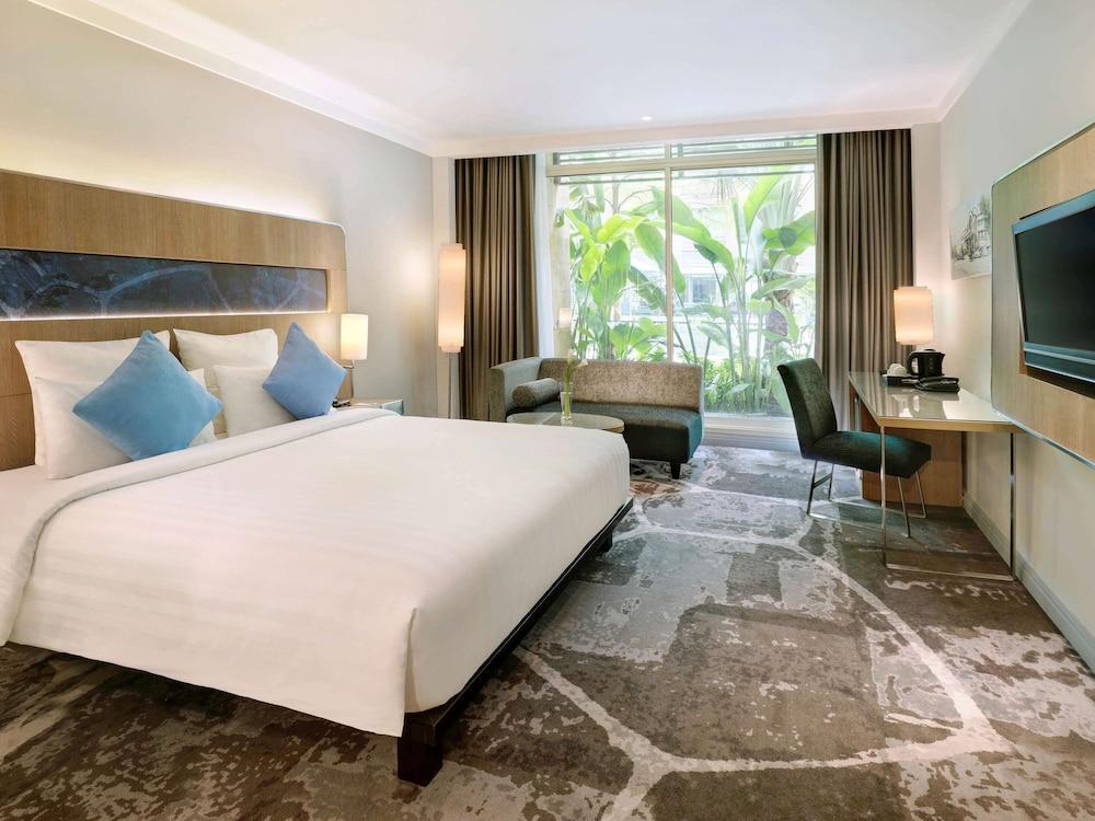 Novotel Jakarta Mangga Dua Square Hotel - Tap to explore photos
