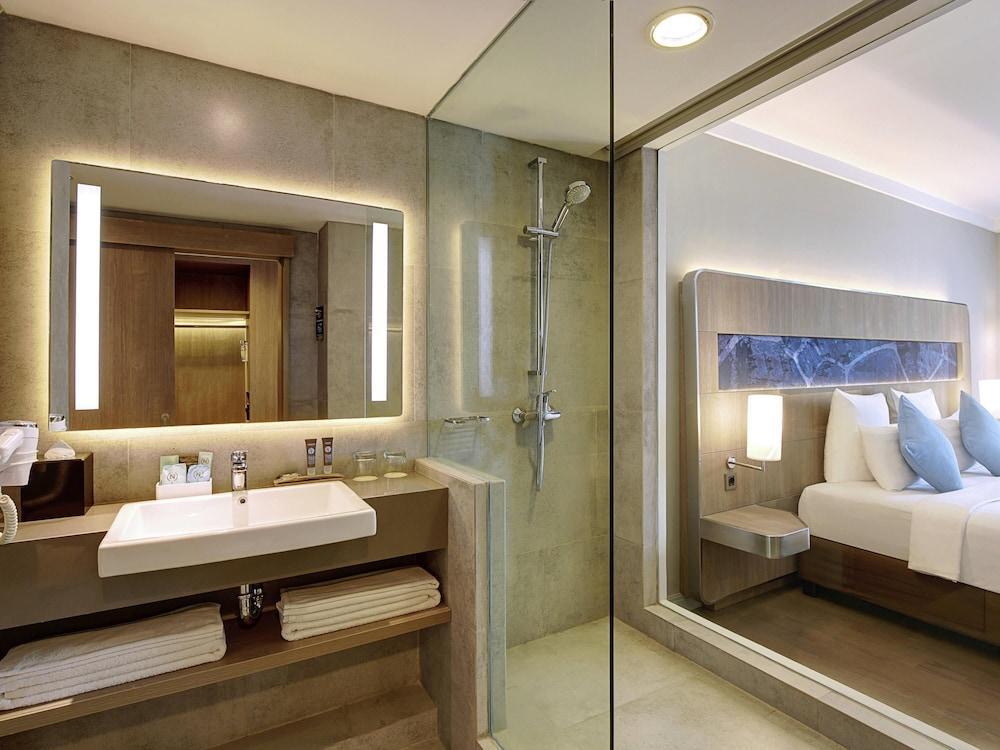 Novotel Jakarta Mangga Dua Square Hotel - Tap to explore photos