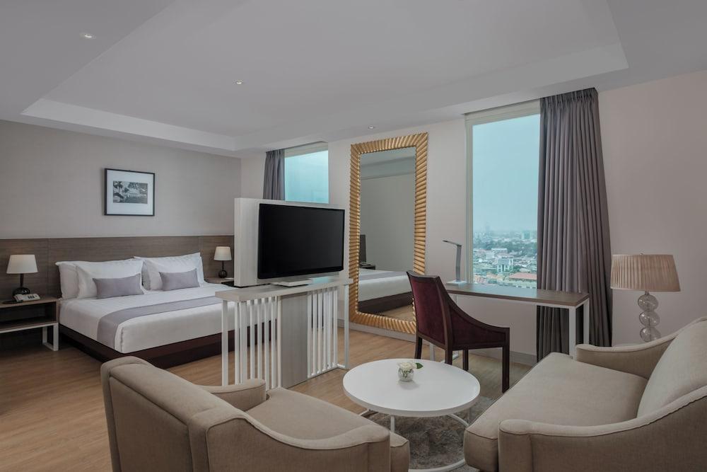 PARK HOTEL Cawang - Jakarta Room Type - Business Suite, 1 King Bed
