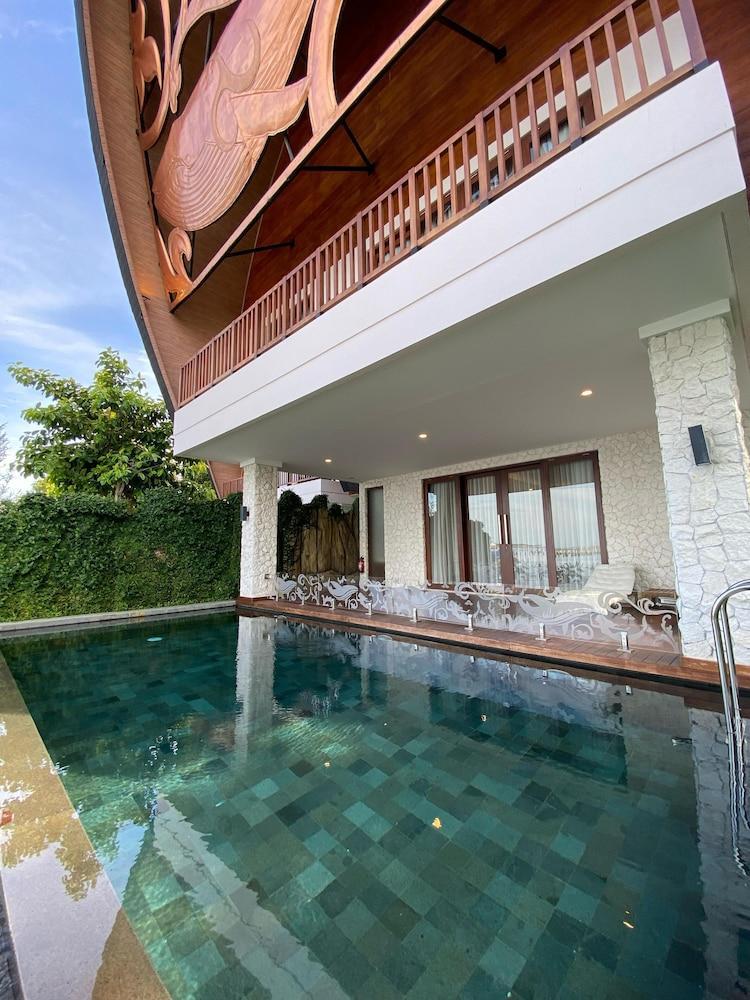 Putri Duyung Ancol - Tap to explore photos