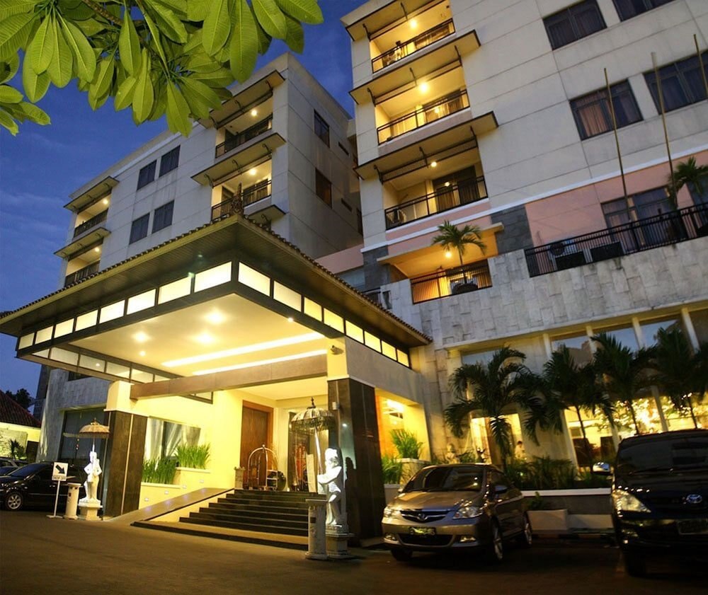 Puri Denpasar Hotel - Tap to explore photos