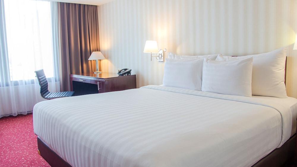 REDTOP Hotel & Convention Center Room Type - Superior Room