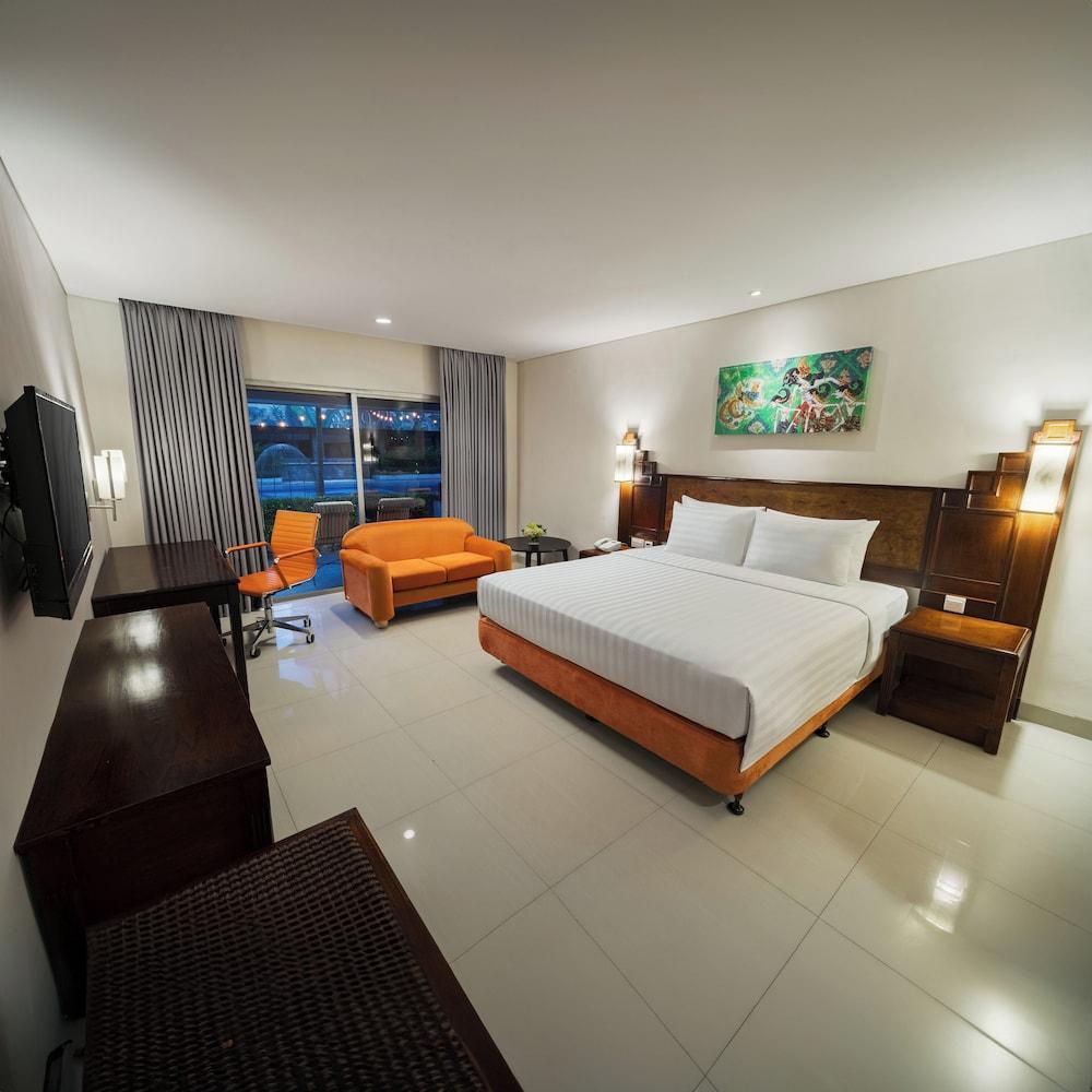 Grand Sahid Jaya Room Type - Deluxe Room, Pool View
