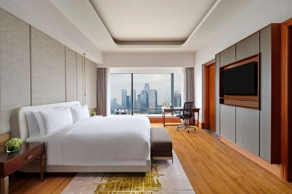 The Ritz-Carlton Jakarta, Mega Kuningan - Tap to explore photos