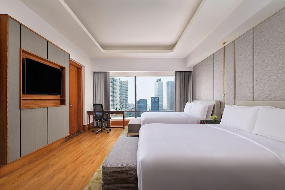 The Ritz-Carlton Jakarta, Mega Kuningan Room Type - Grand Room, Multiple Beds