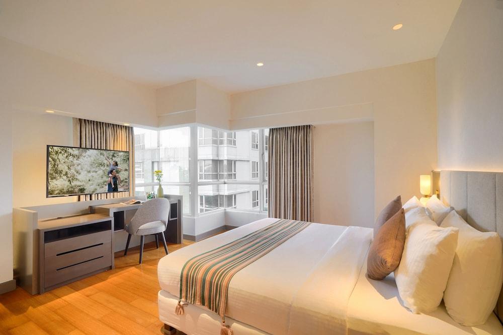 Somerset Berlian Jakarta Room Type - Deluxe Suite, 3 Bedrooms