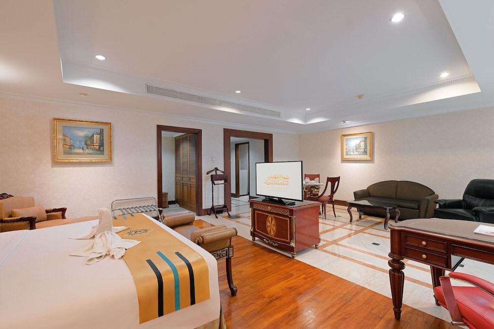 Sunlake Waterfront Resort and Convention Room Type - Royal Suite