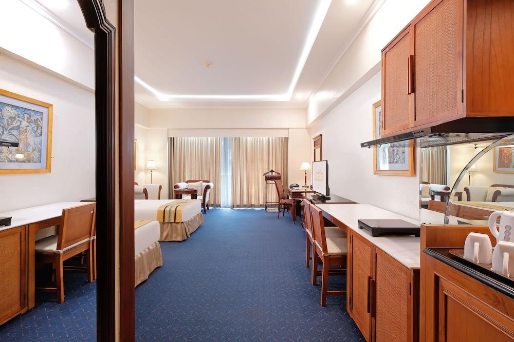 Sunlake Waterfront Resort and Convention Room Type - Family Suite Room